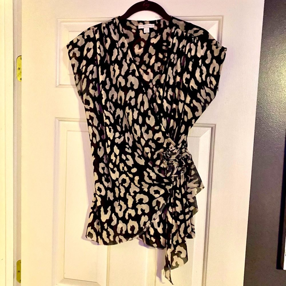Animal print, unique tie in front, shirt